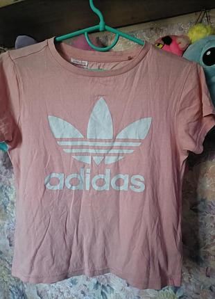 Футболка adidas 9-10лет или хс-с
