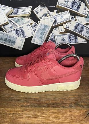 Кросворд nike air force, жіночі, мають червоний колір, розмір 35 , розмір по устілки 22 сантиметрів.