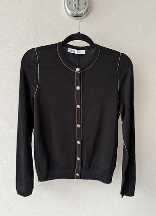 Новий чорний кардиган zara з золотими ґудзиками, s