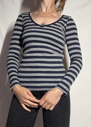 Striped v-neck top — basically tally смугастий лонгслів з v-вирізом l т4