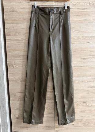 Шкіряні брюки zara у розмірі 34 підійдуть на с , хс буде вільні