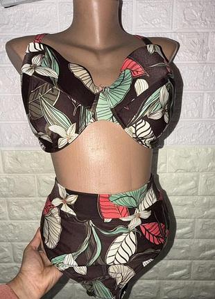 Раздельный купальник gorgeous коричневого цвета с цветочным принтом. трусики высокой посадки.