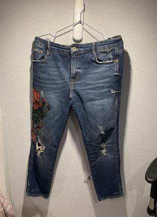 Джинсы zara trafaluc с вышивкой