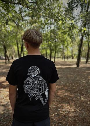 Футболка з мілітарі-принтом • щільна тканина • якісний принт • комфортна посадка • розмірна сітка — s - xl ціна — 850 грн .