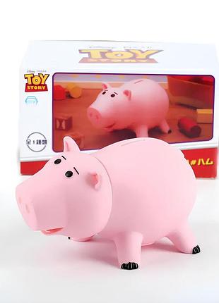 Свинка-копилка хэмм из мультфильма история игрушек — фигурка hamm bank 20 см в подарочной упаковке