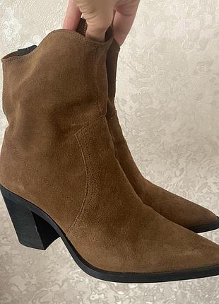 Zara боиільйони, козаки, ботінки