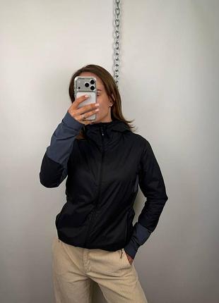 On cloud insulator jacket жіноча спортивна утеплена куртка