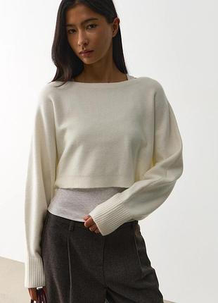 Укороченный кроп-свитер zara с прорезью для пальца