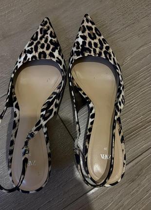 Слінгбеки бренду zara
