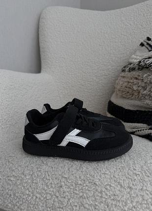 Кросівки типу adidas samba