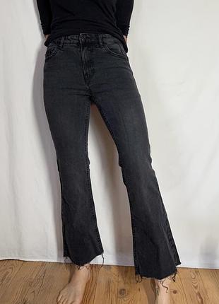 Жіночі джинси кльош stradivarius flare чорні графітові т4