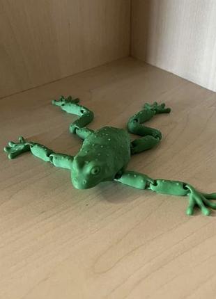 Рухлива жаба фігурка 3