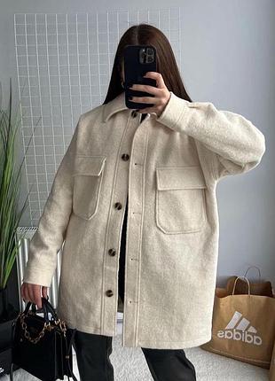 Молочне пальто-сорочка missguided oversize