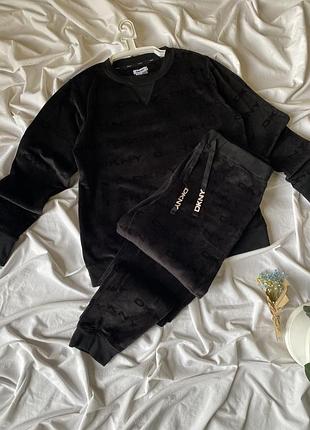 Велюровый  костюм dkny