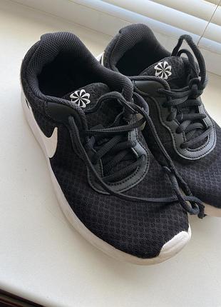 Оригінальні жіночі кросівки nike tanjun (артикул: dj6257-004) — чудовий повсякденний варіант! 👟