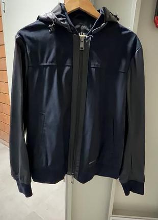 Демісезонна куртка від бренду armani exchange