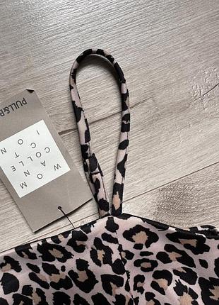Мини платье на бретелях с леопардовым принтом pull and bear 4
