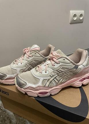 Кроссовки asics