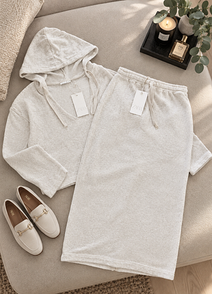 Продам костюм zara