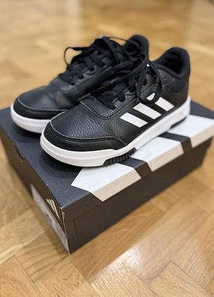 Шкіряні кросівки adidas оригінал 34 розміру