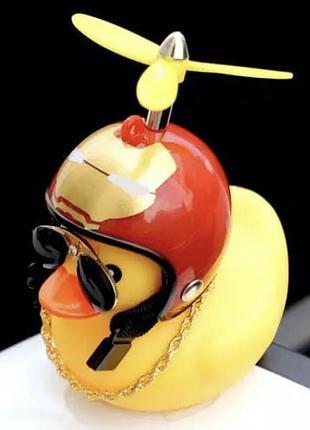Автомобільна качка з шоломом і кріпленням funny ducks red iron man 5177