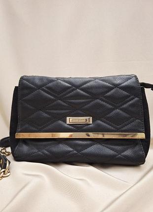 Черная стеганая сумка кросс-боди от river island с золотистой фурнитурой