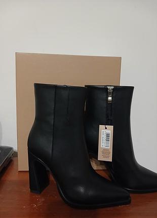 Продам стильные женские ботиночки queen helena.