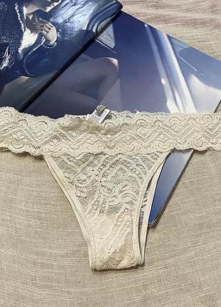 Intimissimi невероятные бежевые кружевные трусики