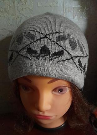 Шапка в'язана