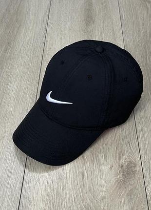 Кепка чорна nike dri fit