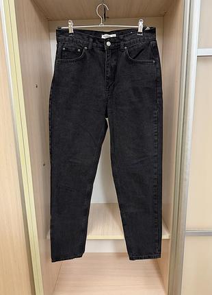 Чёрные джинсы pull&bear mom jeans с высокой посадкой