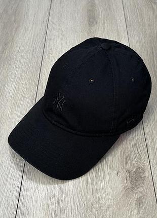 Кепка чорна new era yankees