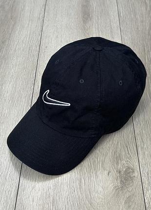 Кепка чорна nike