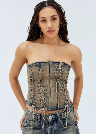 Джинсовий топ-корсет зі шнурівкою й ефектом варіння від urban outfitters