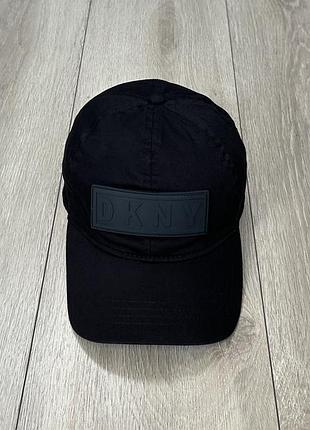 Кепка чорна dkny 2
