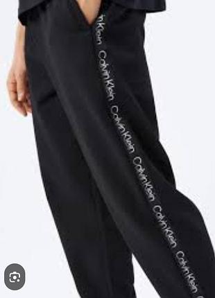 Женские спортивные штаны - джоггеры calvin klein  performance