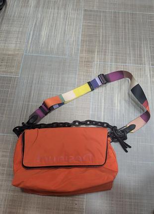 Сумка desigual оранжевая с цепочкой