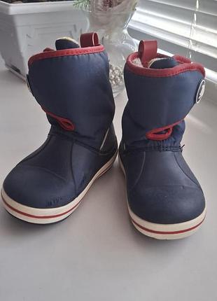 Черевики фірми crocs гумові на зиму для хлопчика 2-3 років, довжина стопи 14 см