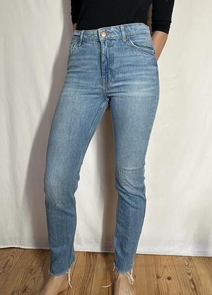 Блакитні прямі джинси bershka denim з необробленим краєм т4