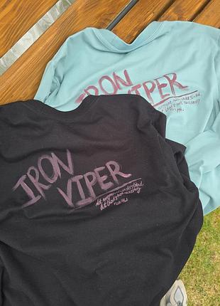Лонгслів з ручним розписом бренду iron viper