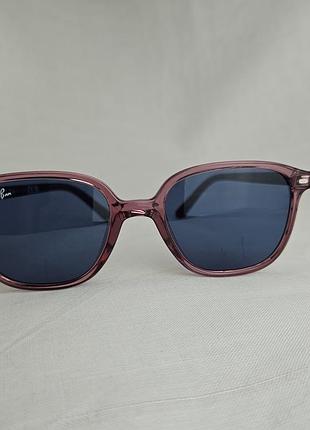 Солнцезащитные очки с логотипом ray ban. ray ban.