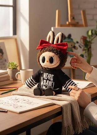 Игрушка лабубу с подсветкой, звуками и движениями в съемной одежде h-40см lbb 040-11