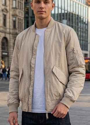 Новая куртка бомбер от river island,стильный осевой бомбер песочного цвета,размер с