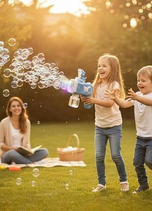 Пистолет генератор мыльных пузырей с подсветкой акула 4*аа 169 bubble gun голубой