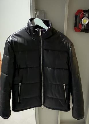 Куртка з екошкіри від бренду armani exchange з високим коміром-стійкою та сріблястою металевою блискавкою