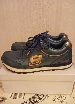 Міцні демисезонні кросівки skechers