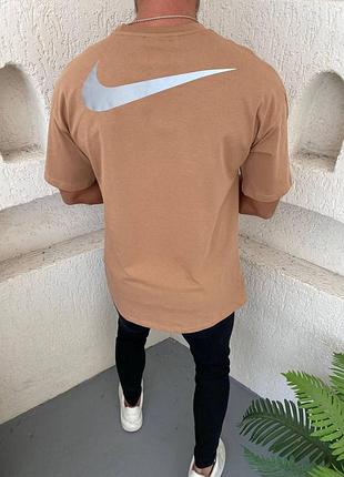 Мужская оверсайз футболка nike коричневая найк с рефлективным лого хлопковая xl (b)
