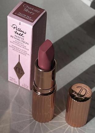 Полноразмерная матовая помада для губ charlotte tilbury matte revolution pillow talk 2 medium 3.5 г