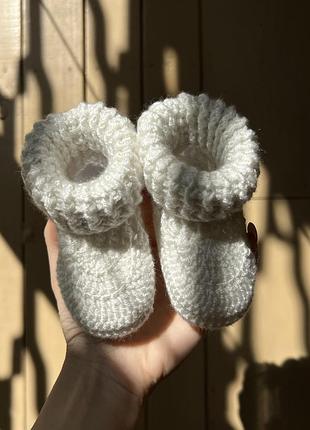 Пінетки молочного кольору, довжина підошви 10 см, ручна робота