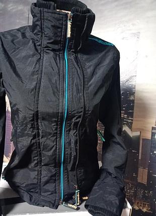 Жіноча вітровка superdry the professional windcheater — стильна та практична куртка для захисту від вітру та холодної погоди.